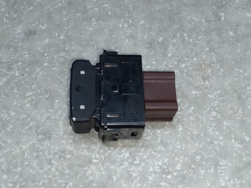 Кнопка обогрева сидений передняя правая QX56 / TITAN / ARMADA 04-16