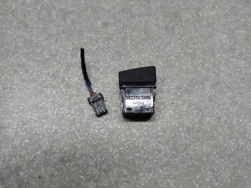 Кнопка антипробуксовочной системы PILOT 15-