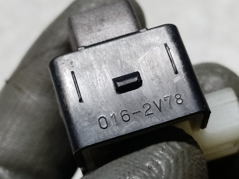 Кнопка передняя правая LEXUS LS460 06-12