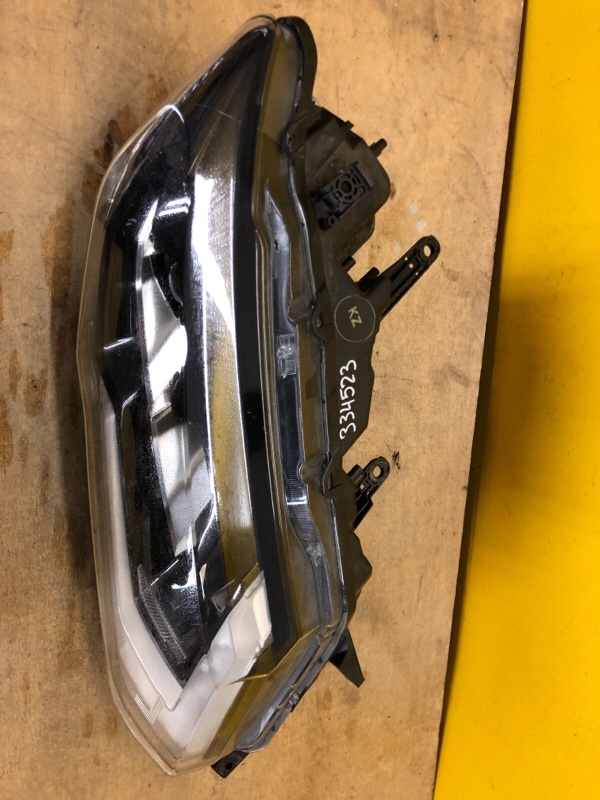 Фара правая X-TRAIL/ROGUE T32 13-20