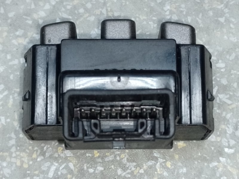 Блок кнопок памяти сидений задний левый LEXUS LS430 00-06 Блок кнопок памяти сидений задний левый LEXUS LS430 00-06