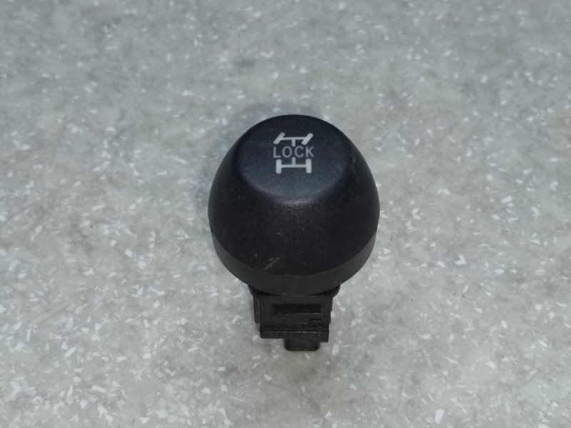 Запчасть кнопка включения полного привода TOYOTA RAV4 05-12 84724-42020 Б/У Кнопка включения полного привода TOYOTA RAV4 05-12 84724-42020 Б/У