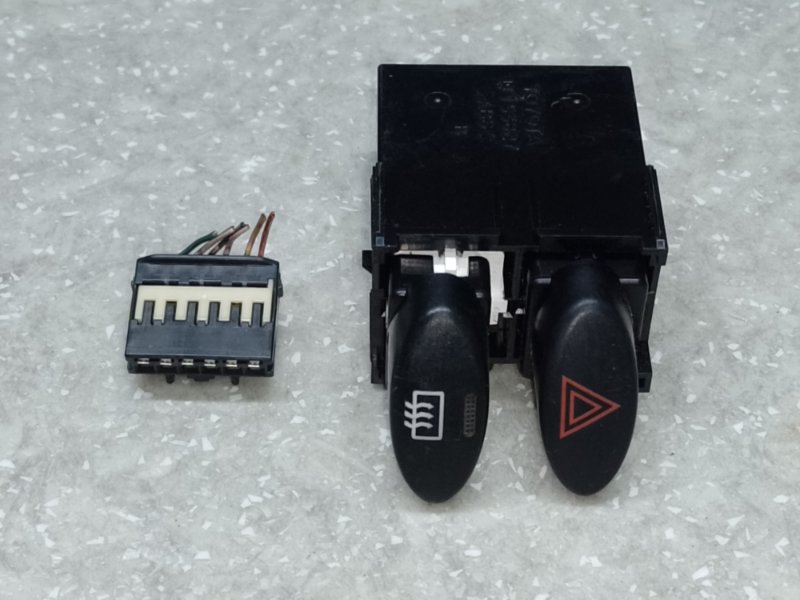 Кнопка аварийной сигнализации TOYOTA SIENNA 03-10 2009 GSL20 3.5 2GR-FE 84332-AE010 Б/У