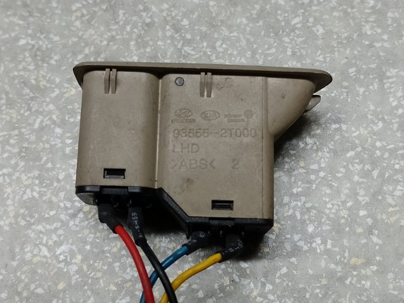 Кнопка открывания бензобака KIA OPTIMA TF 11-16 Кнопка открывания бензобака KIA OPTIMA TF 11-16