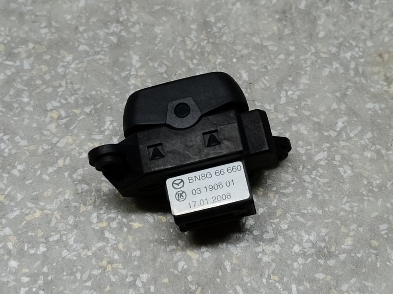 Кнопка центрального замка передняя правая 3 BK 03-08