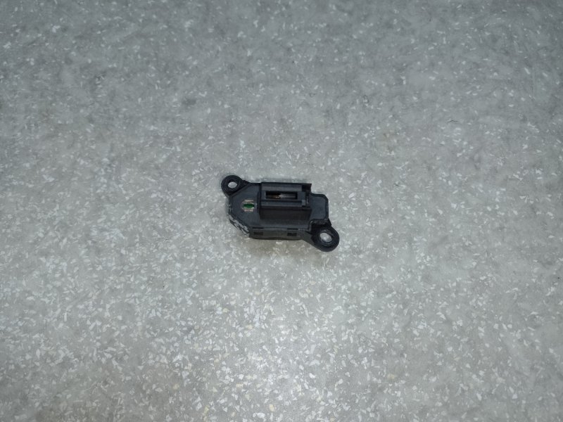 Кнопка центрального замка передняя правая MAZDA 3 BK 03-08