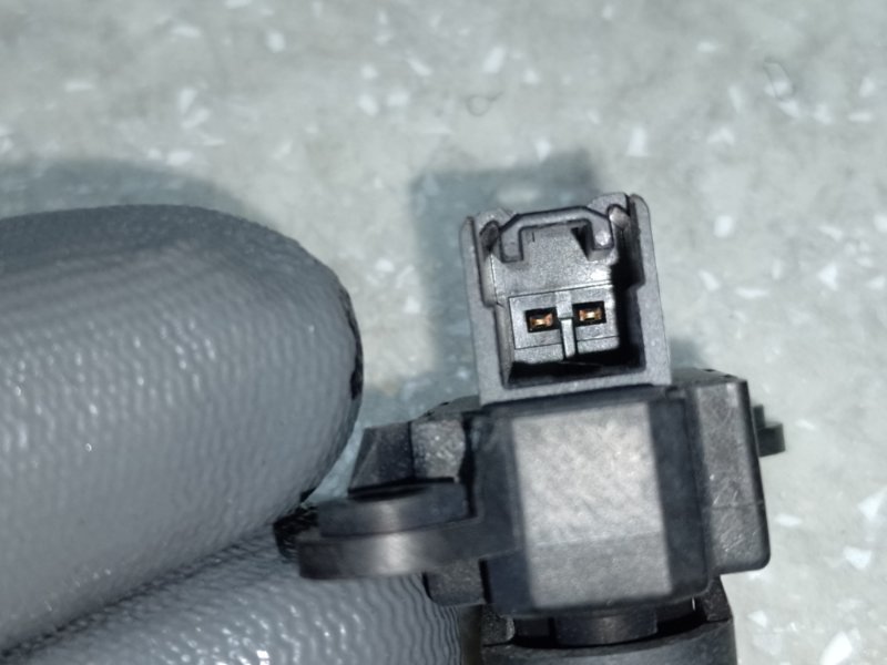 Кнопка центрального замка передняя правая 3 BK 03-08