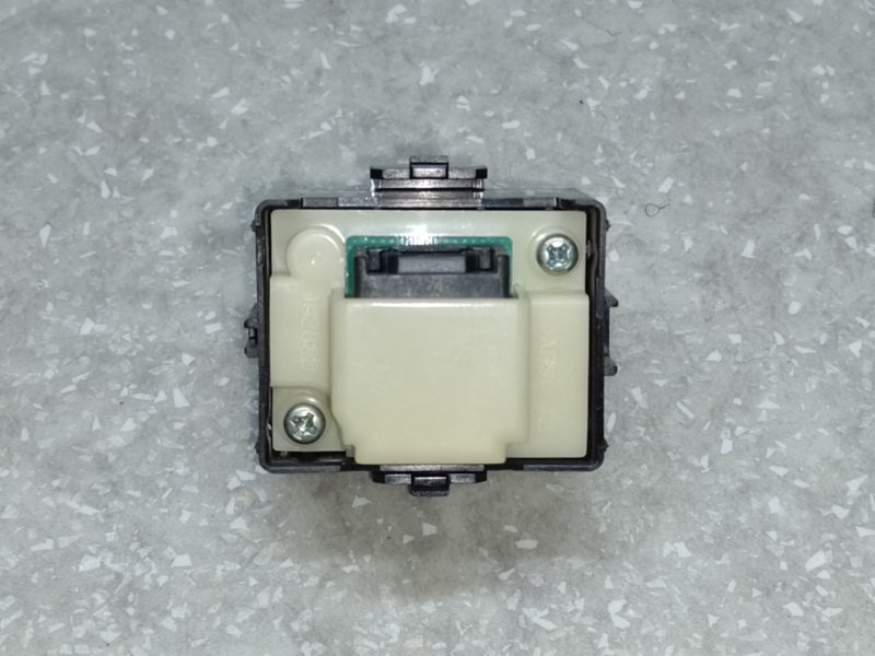 Кнопка центрального замка передняя правая LEXUS LS460 06-12