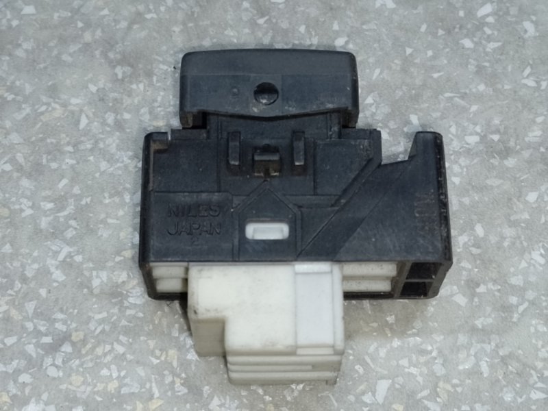 Кнопка центрального замка передняя правая TRIBECA B9 05-07