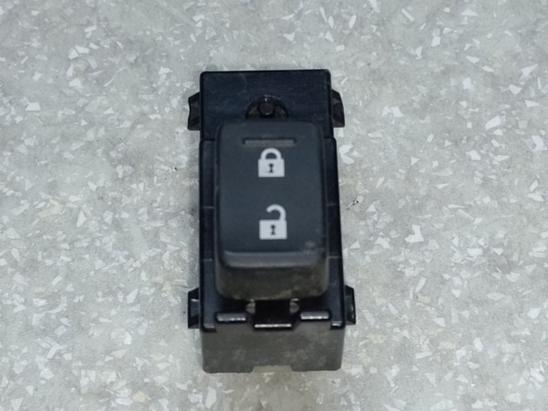 Кнопка центрального замка передняя правая MAZDA CX-3 14-18 DB4G-66-660 Б/У