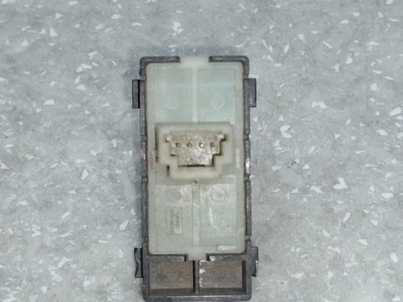 Кнопка центрального замка передняя правая MAZDA CX-3 14-18