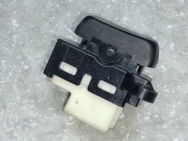 Кнопка центрального замка передняя левая CX-7 06-12