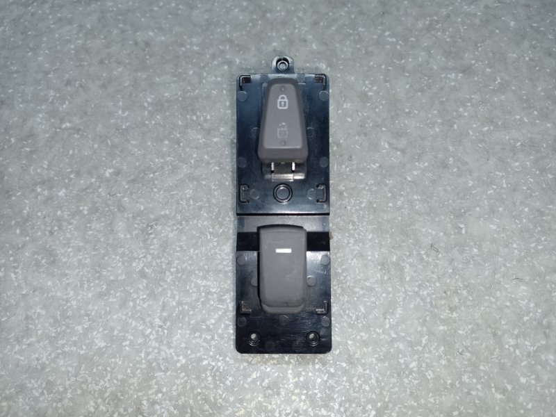 Кнопка стеклоподъемника передняя правая HYUNDAI SONATA YF 10-14 93575-3Q000RAS Б/У