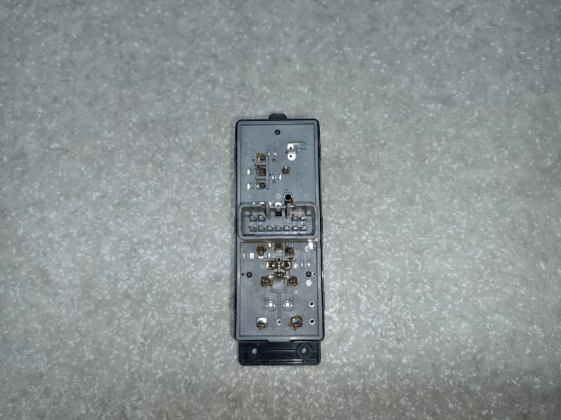 Кнопка стеклоподъемника передняя правая HYUNDAI SONATA YF 10-14