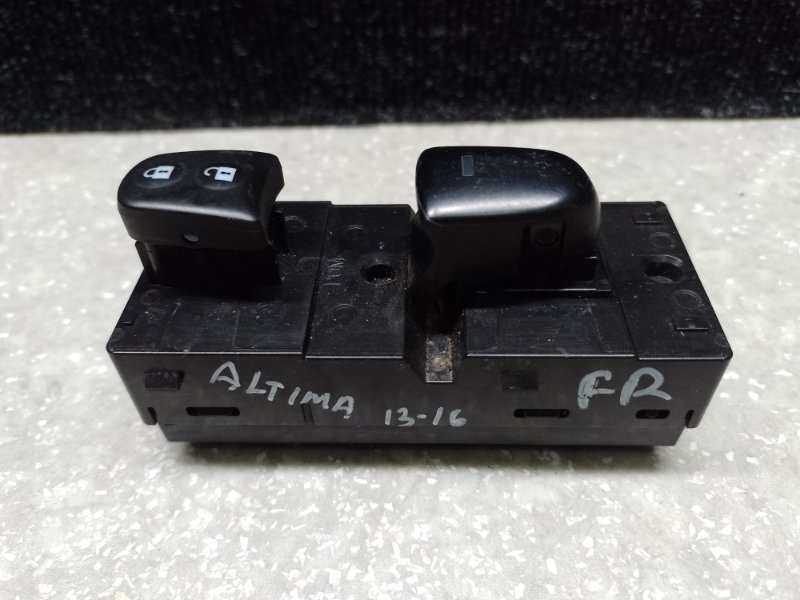 Кнопка стеклоподъемника передняя правая ALTIMA L33 12-18