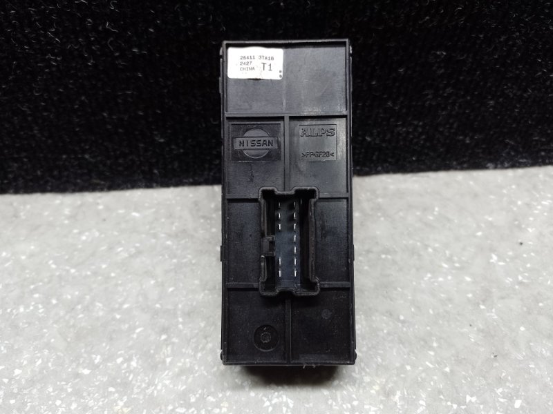 Кнопка стеклоподъемника передняя правая NISSAN ALTIMA L33 12-18