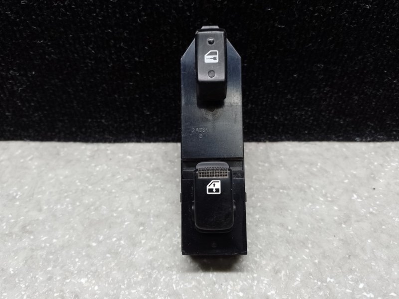 Кнопка стеклоподъемника передняя правая HYUNDAI SPORTAGE KM 04-10 93575-1F010SS Б/У
