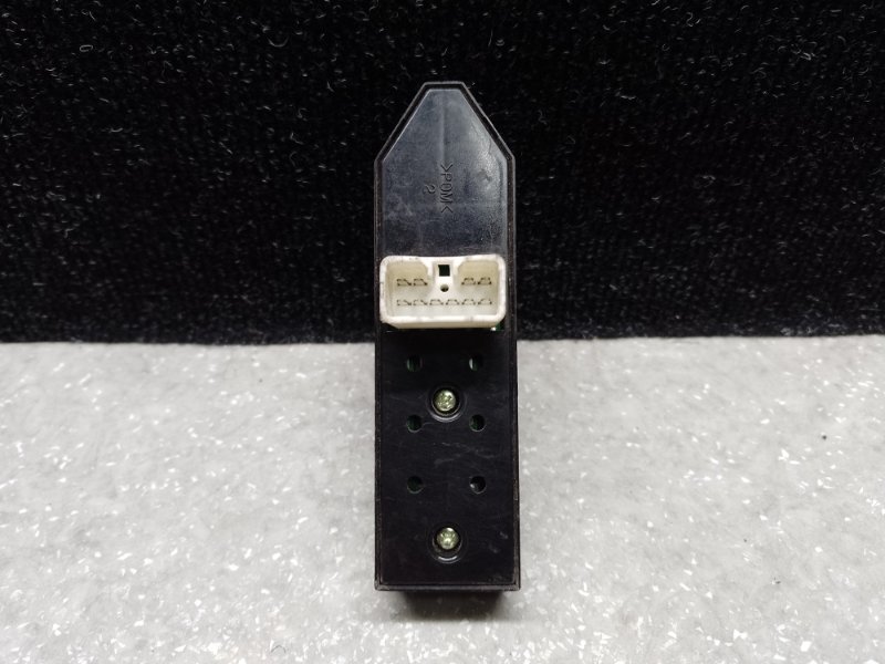 Кнопка стеклоподъемника передняя правая HYUNDAI SPORTAGE KM 04-10