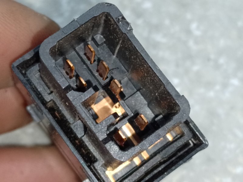 Кнопка стеклоподъемника задняя HYUNDAI SPORTAGE KM 04-10