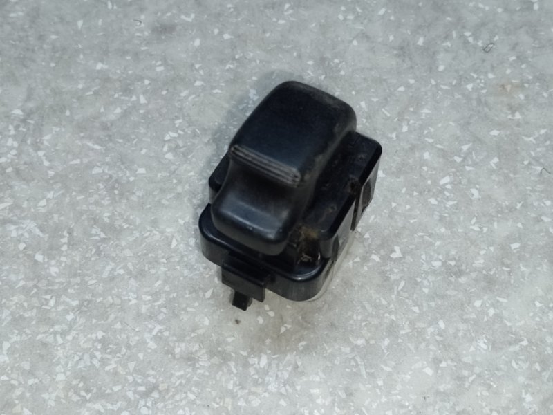 Запчасть кнопка стеклоподъемника передняя правая MITSUBISHI PAJERO 99-06 MR445658 Б/У Кнопка стеклоподъемника передняя правая MITSUBISHI PAJERO 99-06 MR445658 Б/У