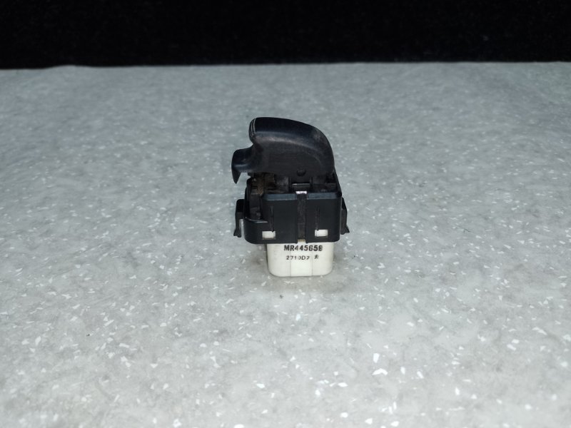 Кнопка стеклоподъемника передняя правая PAJERO 99-06 Кнопка стеклоподъемника передняя правая PAJERO 99-06