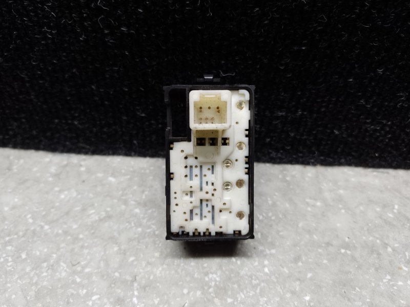 Кнопка стеклоподъемника передняя правая TOYOTA PRIUS - 30 09-17 Кнопка стеклоподъемника передняя правая TOYOTA PRIUS - 30 09-17