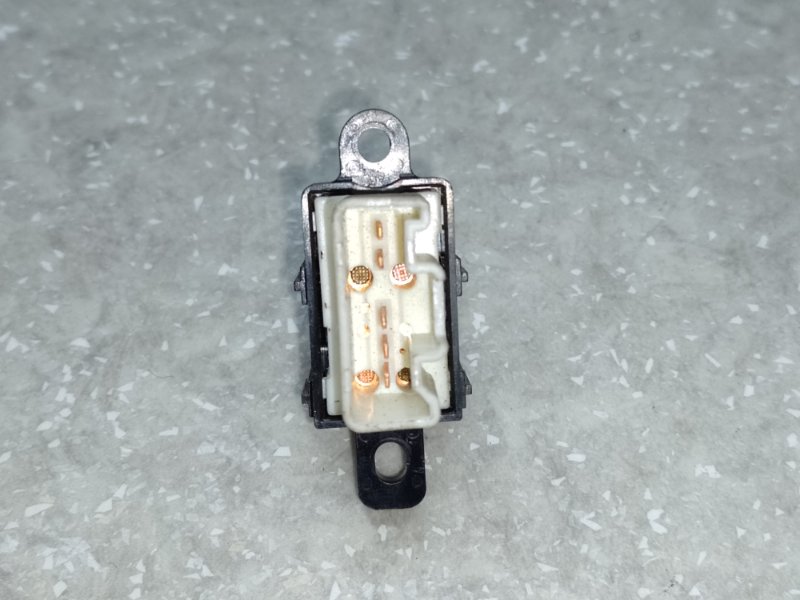 Кнопка стеклоподъемника передняя правая MAZDA 626 GF 97-02 Кнопка стеклоподъемника передняя правая MAZDA 626 GF 97-02