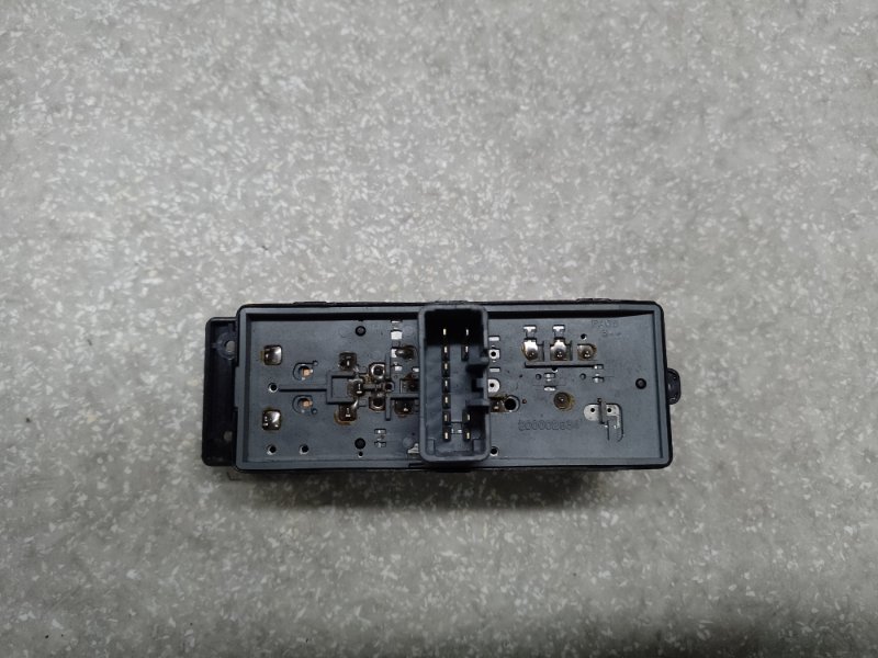 Кнопка стеклоподъемника передняя правая HYUNDAI SONATA YF 10-14