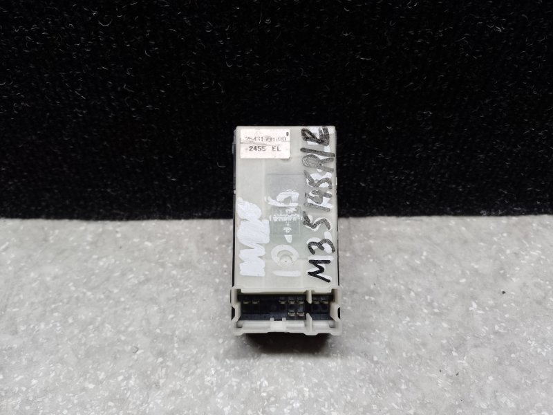 Кнопка стеклоподъемника задняя левая INFINITI M35/M45 04-10