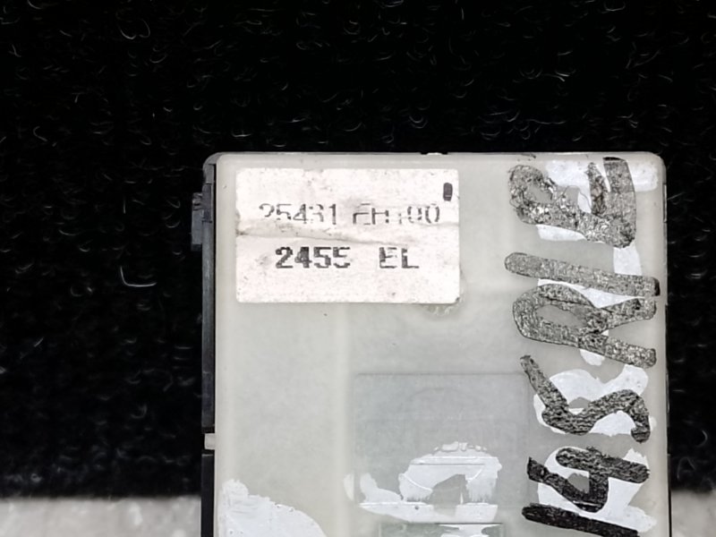 Кнопка стеклоподъемника задняя левая M35/M45 04-10