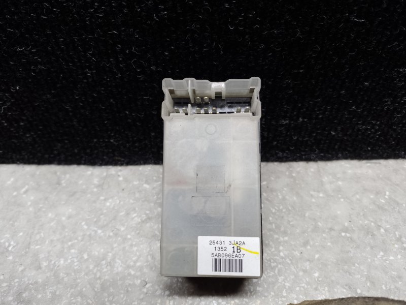 Кнопка стеклоподъемника задняя левая INFINITI QX60/JX35 12-20