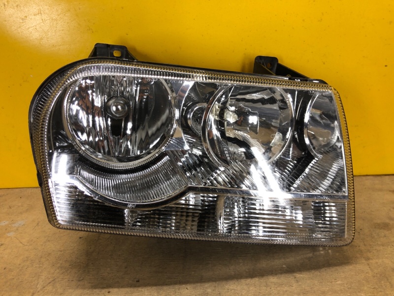 Запчасть фара правая CHRYSLER 300 04-10 4805 756AF Б/У Фара правая CHRYSLER 300 04-10 4805 756AF Б/У
