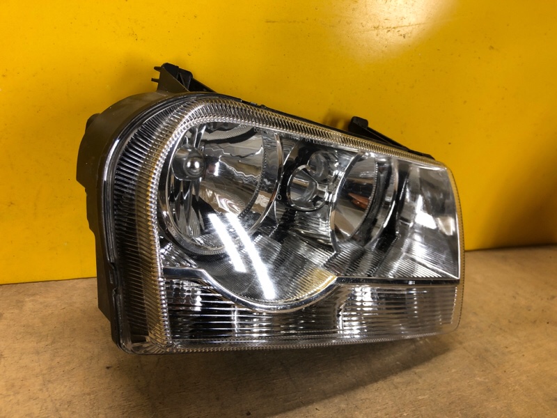 Фара правая CHRYSLER 300 04-10 Фара правая CHRYSLER 300 04-10
