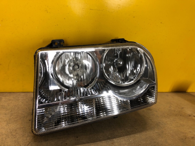 Фара левая CHRYSLER 300 04-10