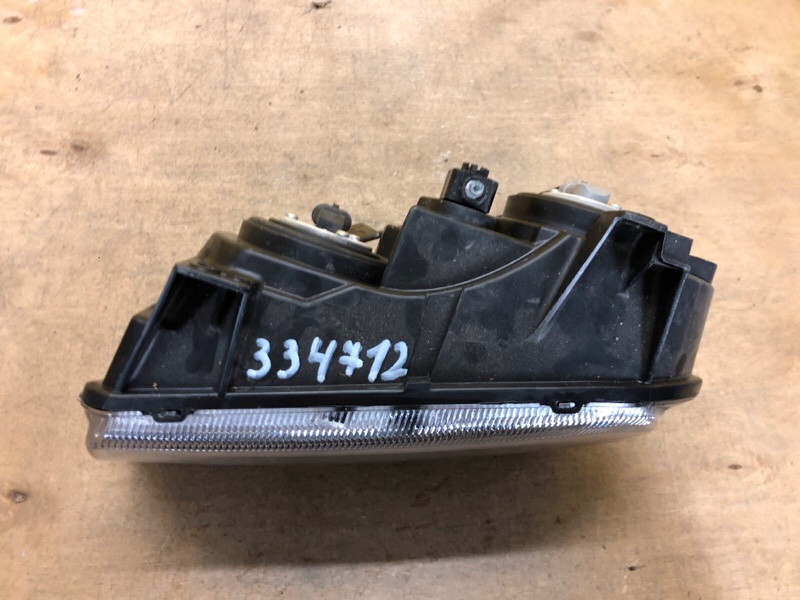 Фара левая 300 04-10