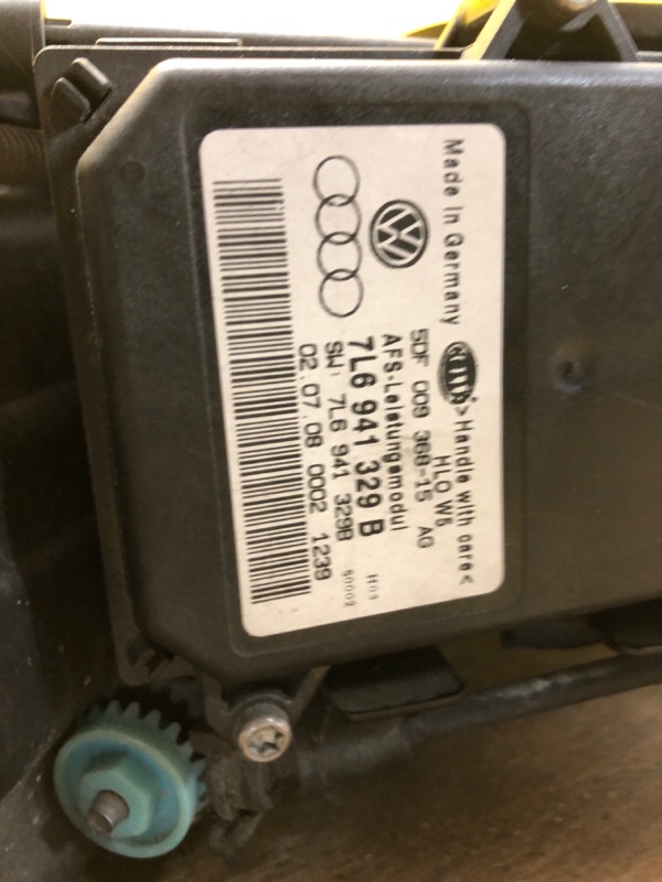 Фара левая TOUAREG 02-10