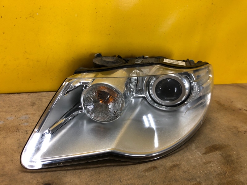 Фара левая VOLKSWAGEN TOUAREG 02-10