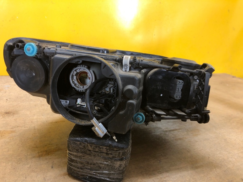 Фара левая TOUAREG 02-10