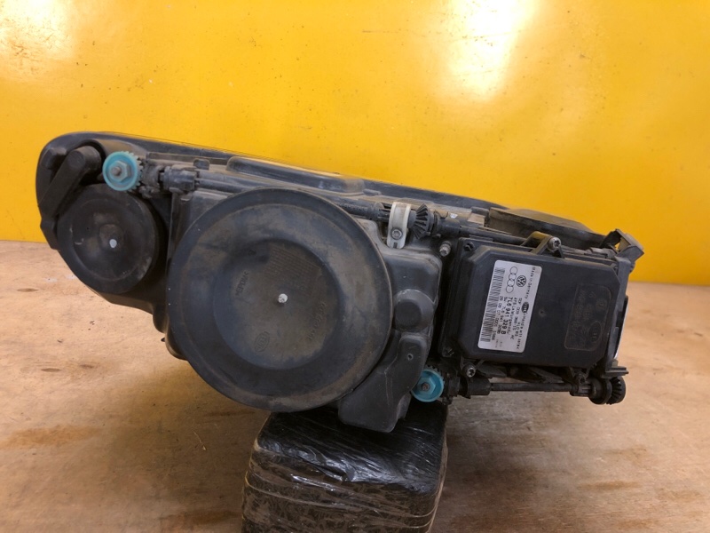 Фара левая TOUAREG 02-10