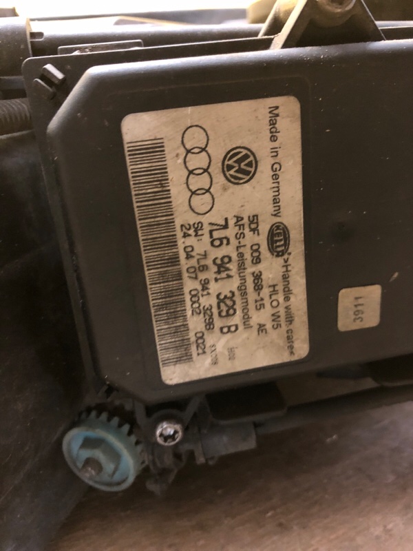 Фара левая TOUAREG 02-10