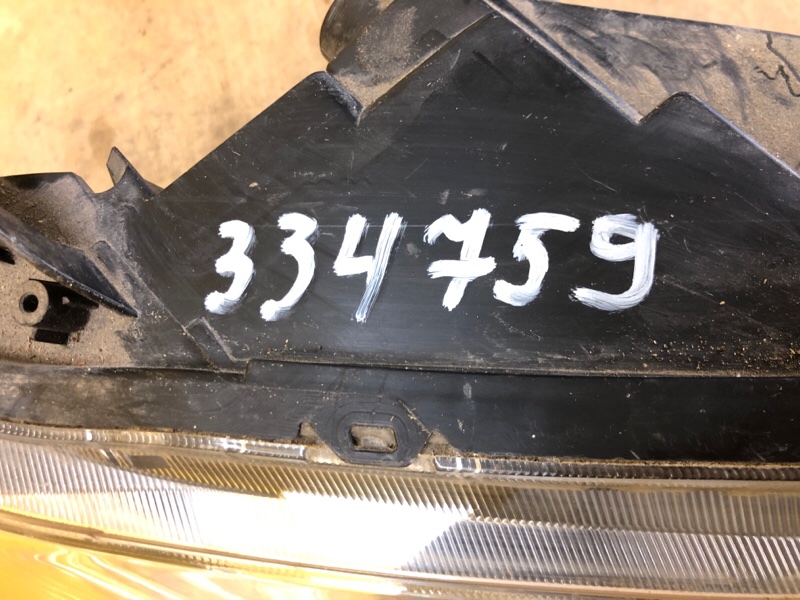 Фара правая OUTLANDER XL 05-13