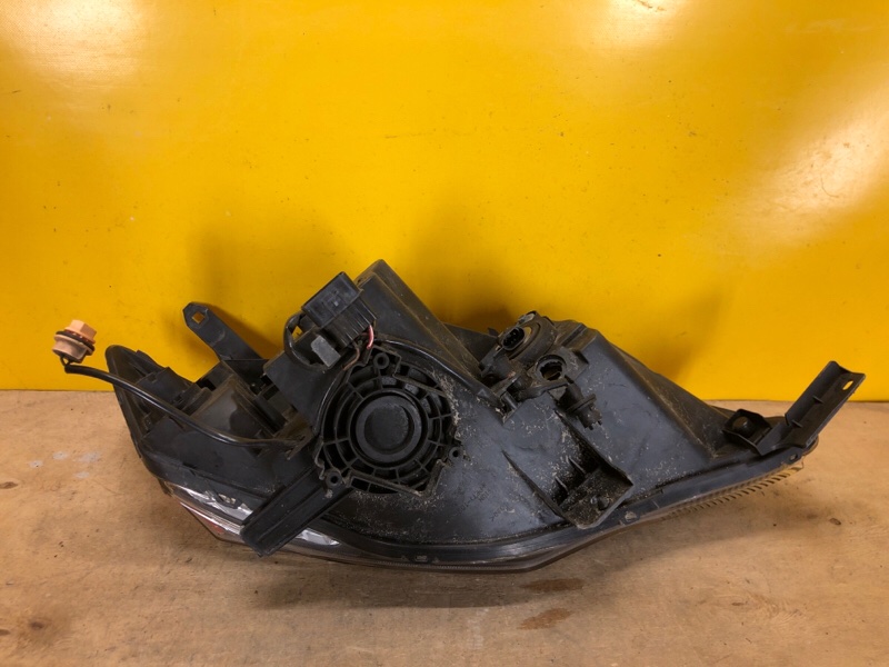 Фара левая OUTLANDER XL 05-13