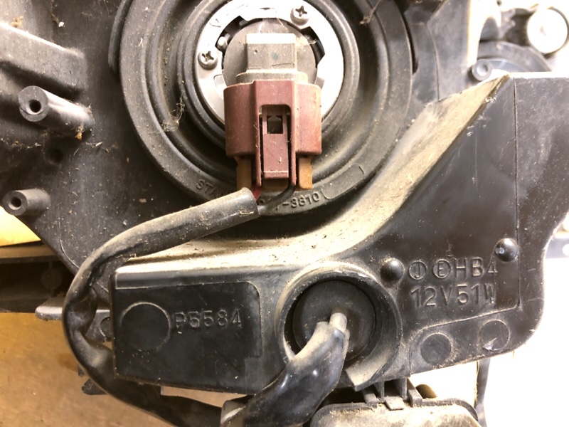 Фара левая OUTLANDER XL 05-13 Фара левая OUTLANDER XL 05-13