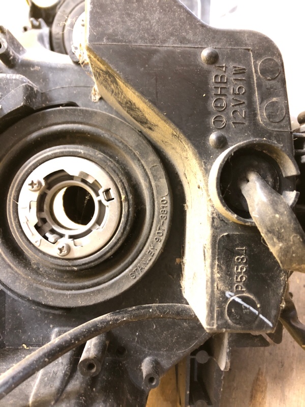 Фара левая OUTLANDER XL 05-13 Фара левая OUTLANDER XL 05-13