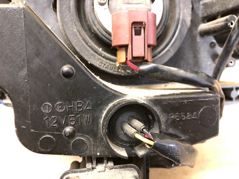 Фара правая OUTLANDER XL 05-13