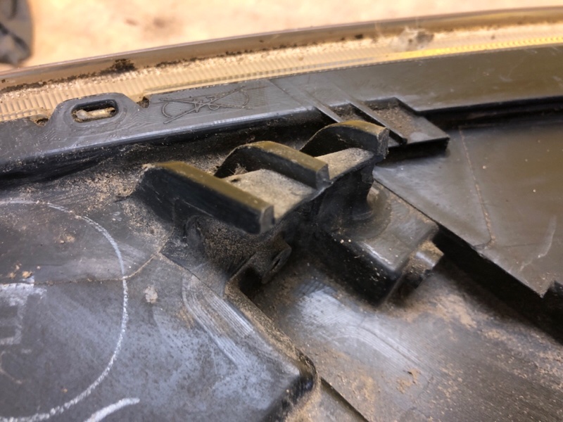 Фара правая OUTLANDER XL 05-13