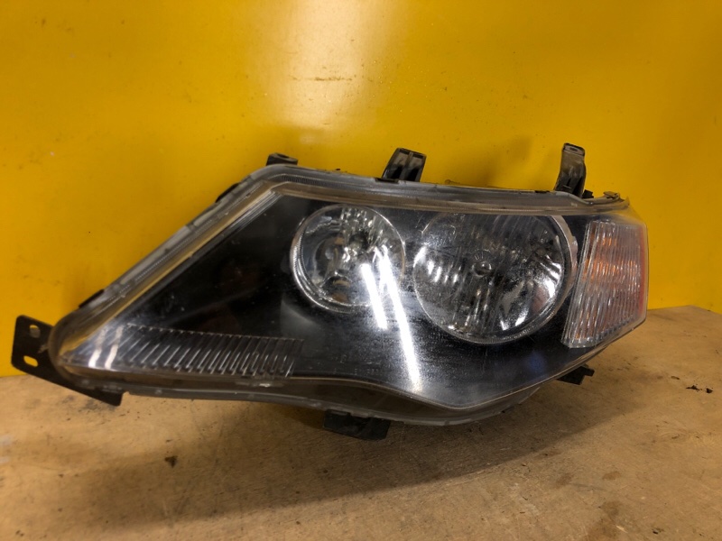 Фара левая MITSUBISHI OUTLANDER XL 05-13