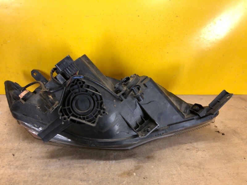 Фара левая OUTLANDER XL 05-13