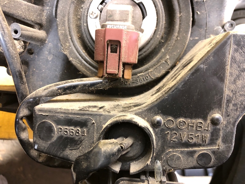 Фара левая OUTLANDER XL 05-13