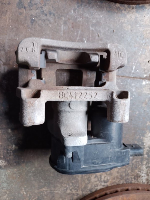 Суппорт тормозной задний правый TUCSON TL 15-20